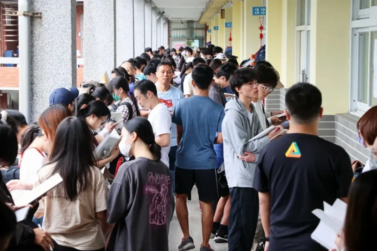 分科測驗／歷史取材多元 全中教、全教總估難易適中